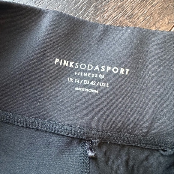 Pink Soda Sport leggings size large black snake skin - Picture 4 of 7